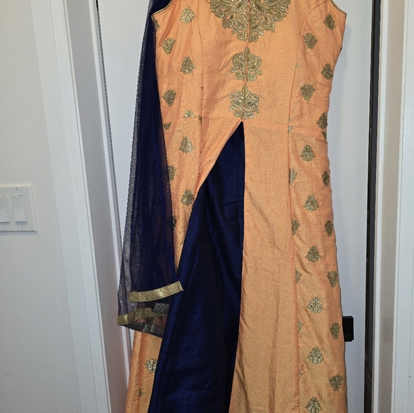 3 piece Indian Outfit - Picture 3 of 4